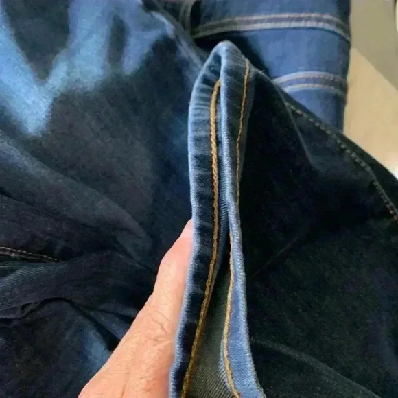 Guess Mid-Rise Bootcut,  30 by 32 - Picture 7 of 10